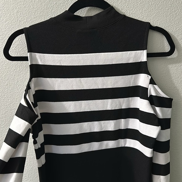 Black & White Fitted Dress - Picture 7 of 7